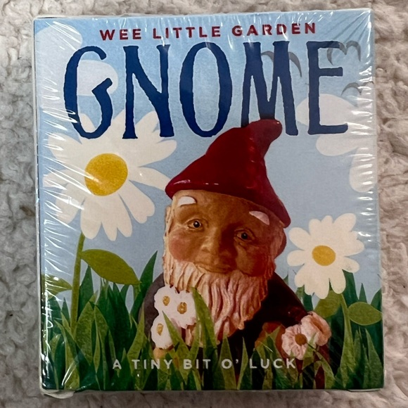 Running Press Miniature "Wee Little Garden Gnome" Gift Set - Picture 2 of 4